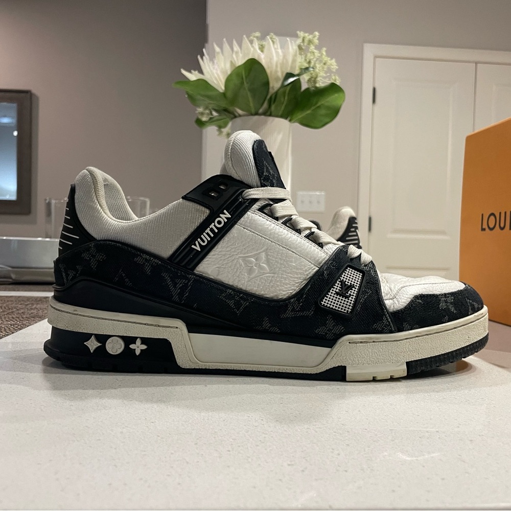 Louis Vuitton Men's Monochrome Sneakers - Picture 3 of 6